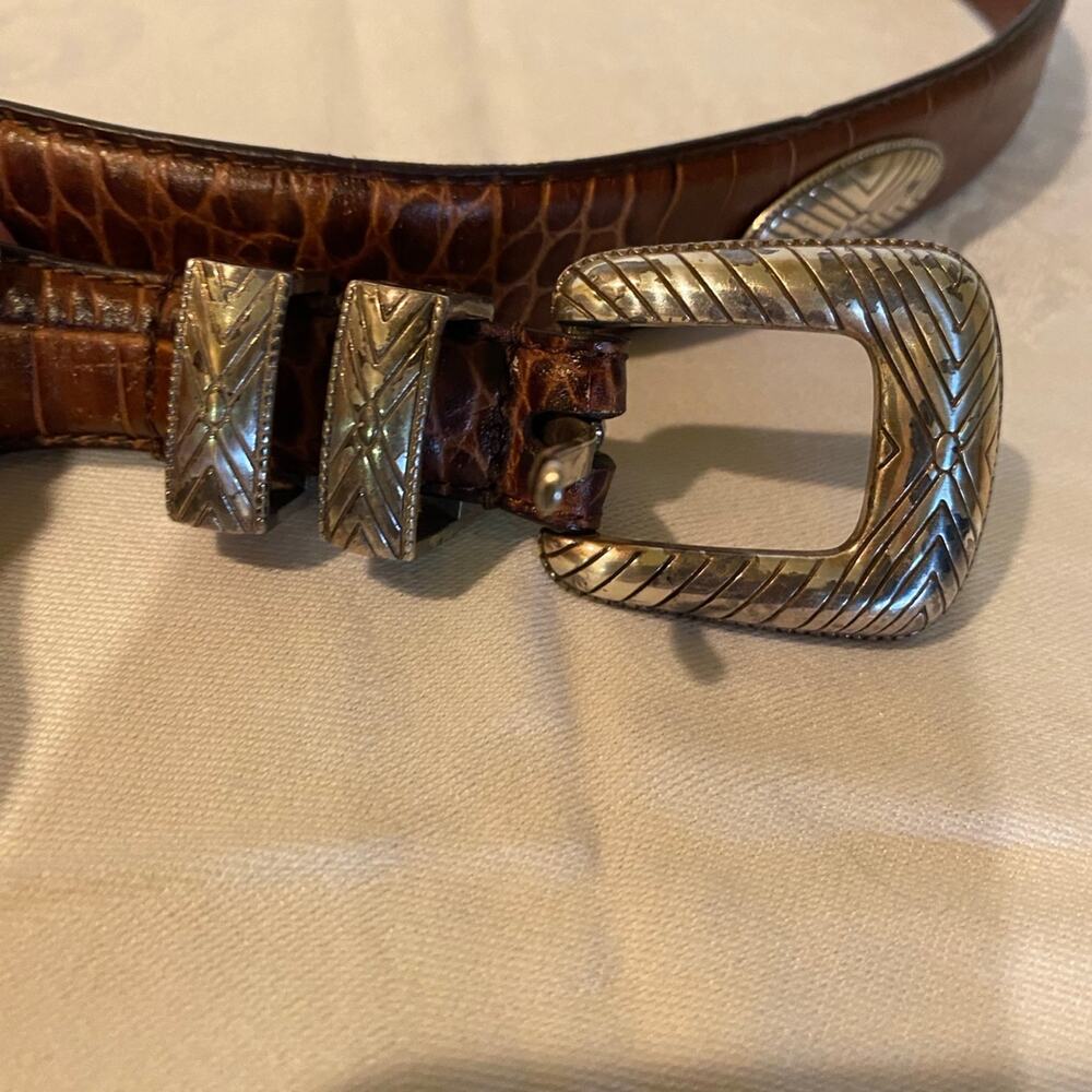 Roundtree & Yorke Western inspired leather belt. 46”. Whiskey brown with silver
